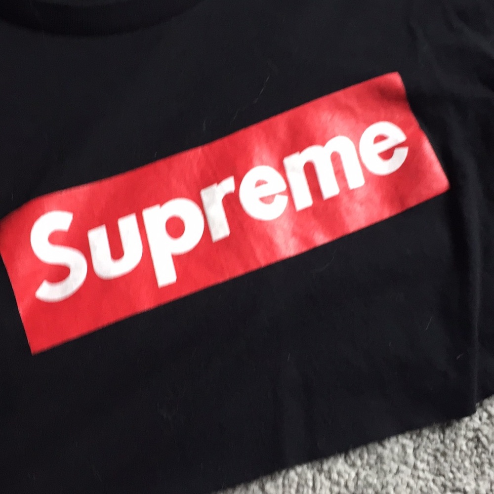 Supreme Short-Sleeved Crop Top
